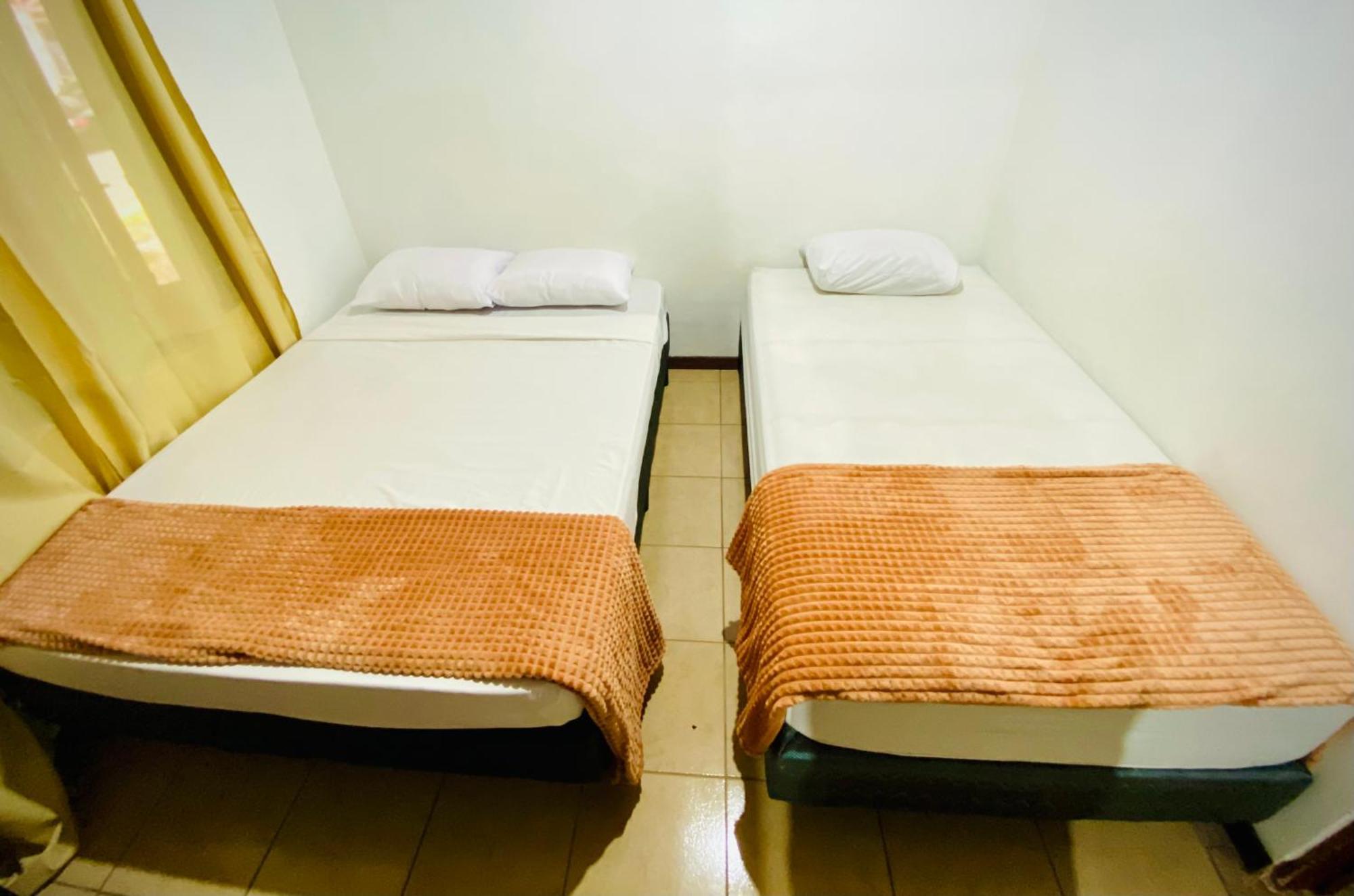 Nomads Family Rooms, Fortuna Town La Fortuna Esterno foto