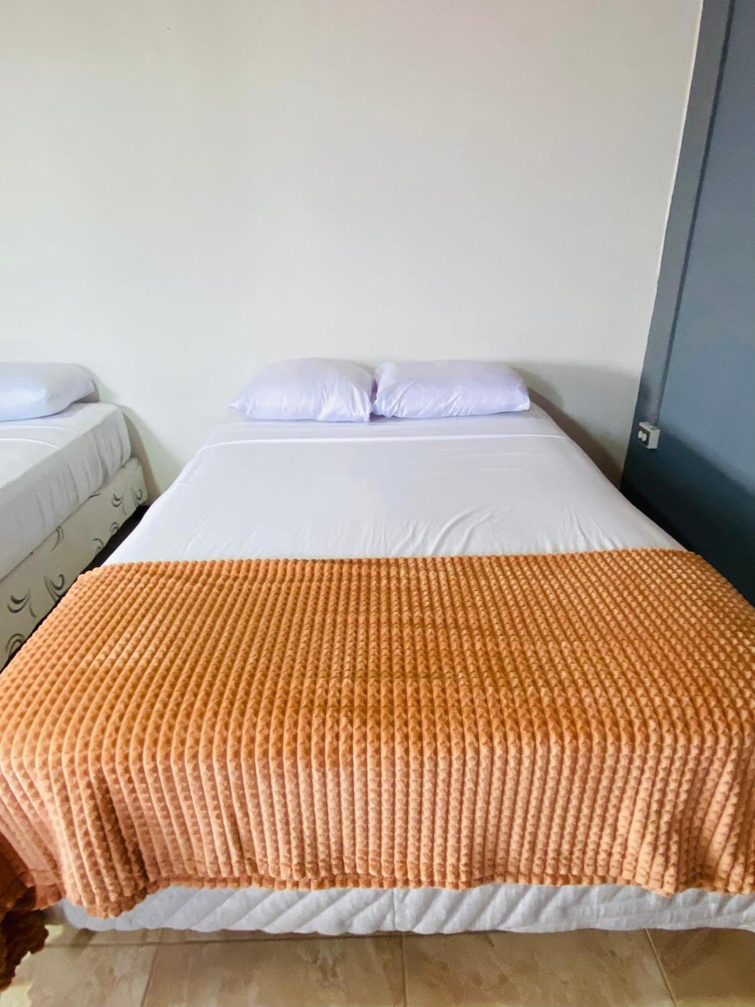 Nomads Family Rooms, Fortuna Town La Fortuna Esterno foto