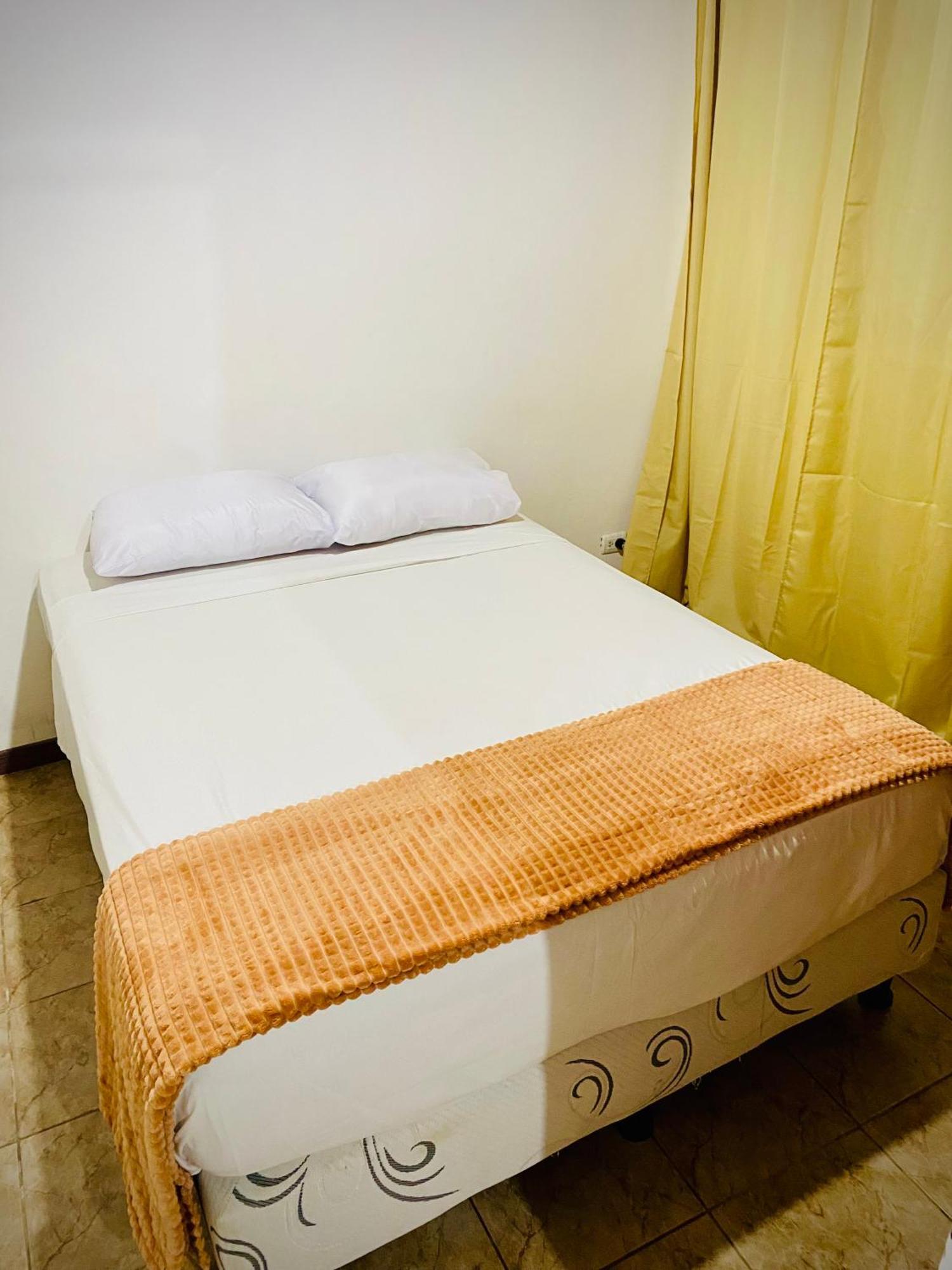 Nomads Family Rooms, Fortuna Town La Fortuna Esterno foto