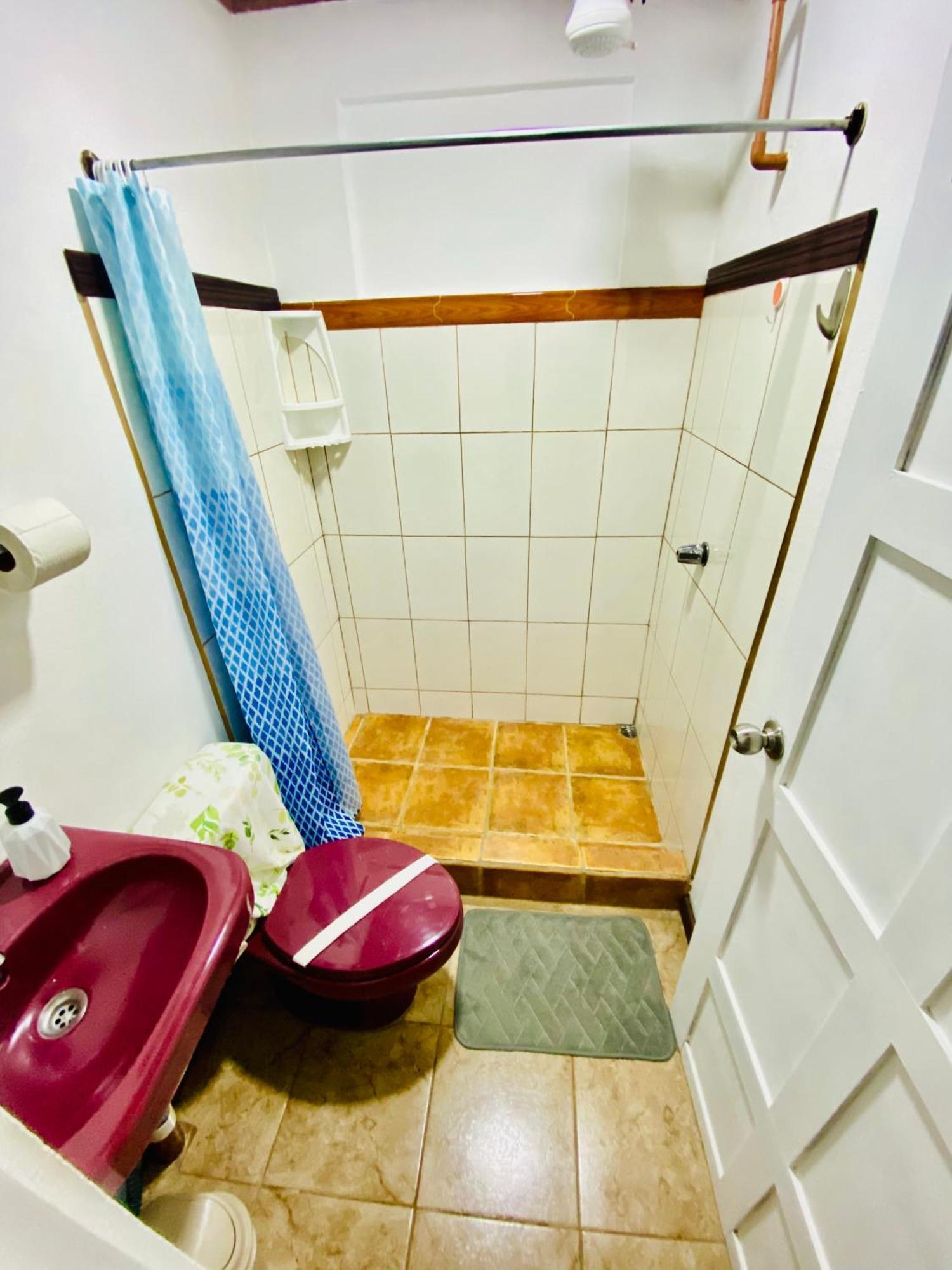 Nomads Family Rooms, Fortuna Town La Fortuna Esterno foto